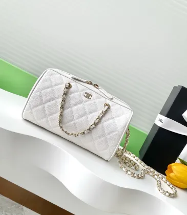 Chanel White Quilted Caviar Leather Bag With Gold Chain Strap Timeless Elegance #A50412