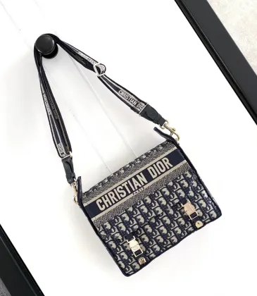 Chic Christian Dior Crossbody Bag With Signature Oblique Pattern And Branded Strap #A50085