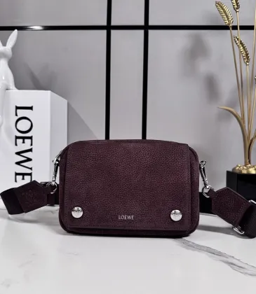 Loewe 652514 Pebble Messenger Bag in Pebbled Calfskin Size 20x6x12.5CM #A62917 Loewe 652514 Pebble Messenger Bag in Pebbled Calfskin Size 20x6x12.5CM #A62917