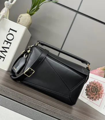 Loewe Black Leather Puzzle Bag With Geometric Design And Adjustable Strap For Modern Chic #A50043