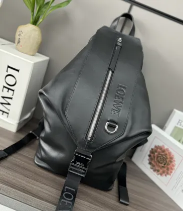 Loewe Black Leather Backpack With Distinctive Zipper And Branding For Modern Urban Style #A50064