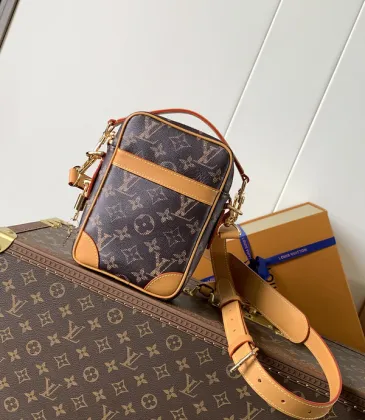 Stylish Louis Vuitton Crossbody Bag With Iconic Monogram Design size:16×21×6cm #A53528