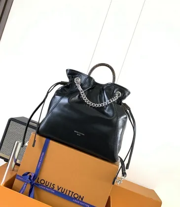 Louis Vuitton M25522 Off Duty Sheepskin Backpack with Chain 25 x 10 x 24cm #A61873