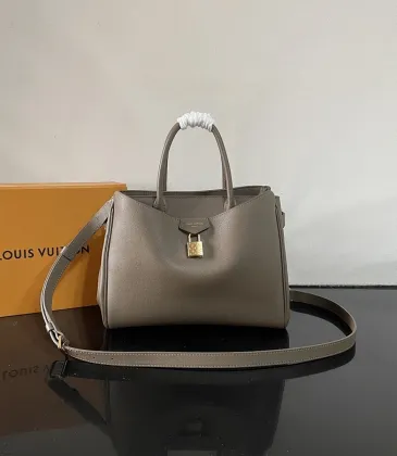 Louis Vuitton M26502 Original Version Vendôme PM Handbag - Soft Calfskin, Gold Lock, Adjustable Strap (Size: 28.5x22x14.5cm) #A59487 Louis Vuitton M26502 Original Version Vendôme PM Handbag - Soft Calfskin, Gold Lock, Adjustable Strap (Size: 28.5x22x14.5cm) #A59487