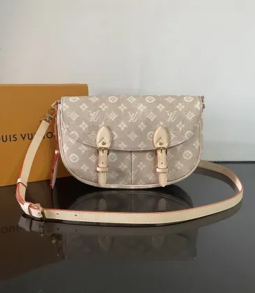 LV Shoulder Bags Travels With Grace Coddington #A56010