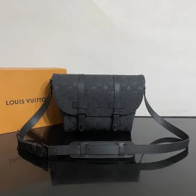 Brand L Christopher Messenger Bag M28324 32x19.5x11cm #A62970 Brand L Christopher Messenger Bag M28324 32x19.5x11cm #A62970