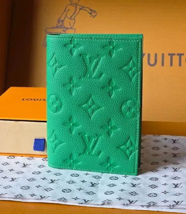 Louis Vuitton M25998 Original Version Passport Holder - Green, Protective Design #A59488 Louis Vuitton M25998 Original Version Passport Holder - Green, Protective Design #A59488