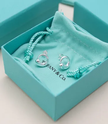 Tiffany Designer Style earrings  and  original box #A65173