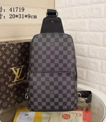 Louis Vuitton AAA+ Men's Messenger Bags #835202