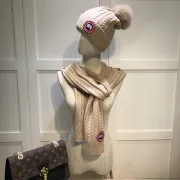 Canada Goose Beige Knitted Hat Scarf Set For Chic Winter Warmth #999915303