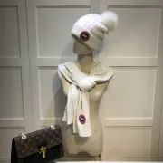 Canada Goose White Cable Knit Hat And Scarf Set With Pompom For Winter Elegance #999915305