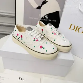 Dior Shoes for Women's Sneakers #A64245