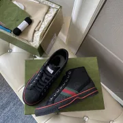 Gucci Shoes for Gucci Unisex Shoes #999915658