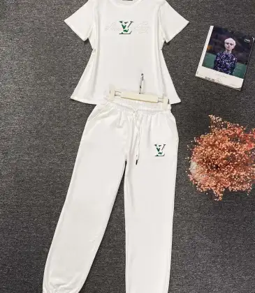 Louis Vuitton Fashion Tracksuits for Women #A31863